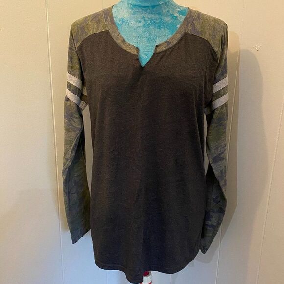 L A T Live And Tell Long Sleeve V-Neck Tee Shirt Size XL - Picture 1 of 6